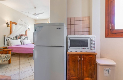 Limni Keri Apartment | Apartment 'Angela' with Shared Garden, Wi-Fi and Air Conditioning