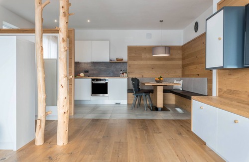 Lajen Apartment | Apartment "Anger Living Raschötz" with Mountain View, Shared Garden & Wi-Fi
