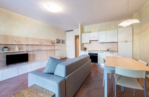 Padenghe sul Garda Apartment | Apartment 'Appartamento Sogno sul Garda' with Private Pool, Wi-Fi and Air Conditioning