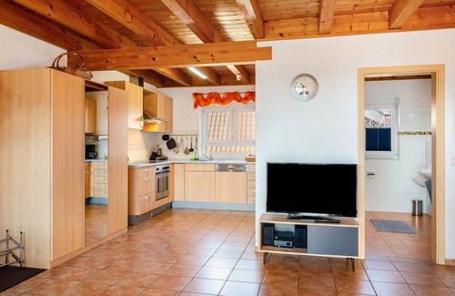 Stockach Apartment | Apartment 'Apfelschnitz' with Shared Garden, Balcony and Wi-Fi