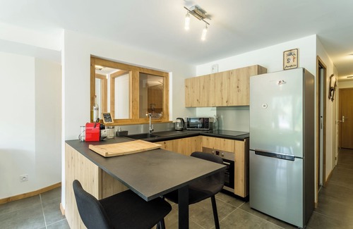 Le Grand-Bornand Apartment | Apartment 'Appartement Le Barat'ski' with Mountain View, Private Terrace and Wi-Fi