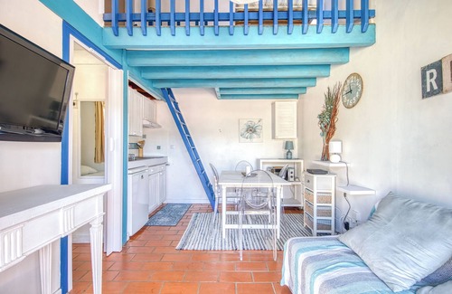 Soulac-sur-Mer Apartment | Apartment 'Appartement Soulac' with Private Terrace, Private Garden and Wi-Fi