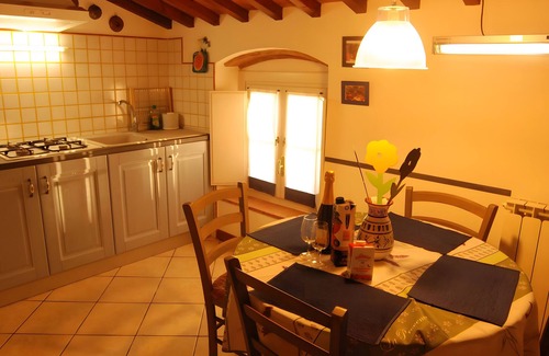 Colle di Compito Apartment | Apartment 'Appartamento Mansarda' with Shared Pool, Wi-Fi and Air Conditioning