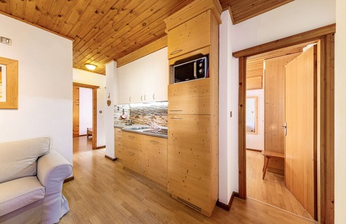 Padola Apartment | Apartment 'Appartamento M Aiarnola' with Mountain View, Shared Garden and Wi-Fi
