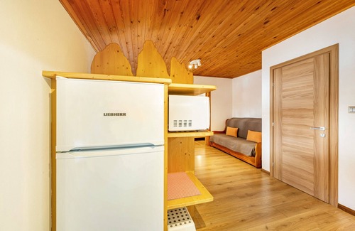 Padola Apartment | Apartment 'Appartamento M Popera' with Mountain View, Shared Garden and Wi-Fi