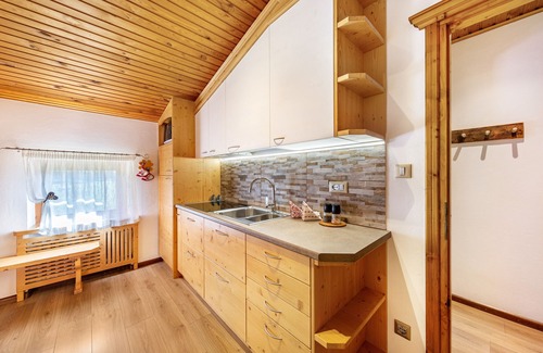 Padola Apartment | Apartment 'Appartamento M Cavallino' with Mountain View, Shared Garden and Wi-Fi