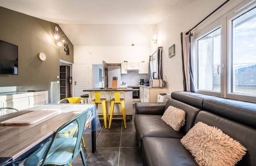 Allinges Apartment | Apartment 'Appartement Coté Montagne' with mountain view, air conditioning