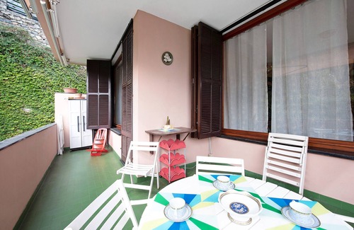Arenzano Apartment | Apartment "Arenzano Pineta" with Covered Terrace, Balcony & Sea View