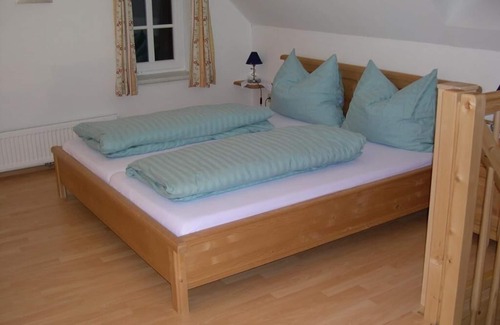 Goestling an der Ybbs Apartment | Apartment Kerschbaum 80sqm with balcony. Sauna in the house.