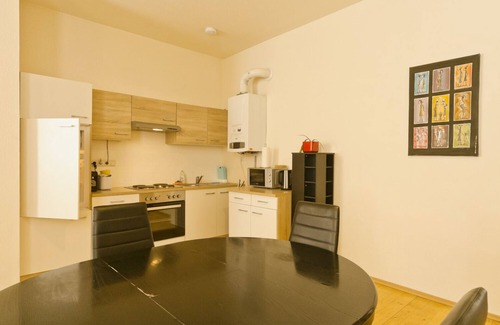 Funfhaus Apartment | Apartment No. 06 in Vienna near Schönbrunn/Westbahnhof | Keyless Check-In