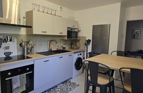 Aurillac Apartment | Apartment 'Aurillac Cantal' with Balcony and Wi-Fi