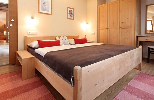 Prateria Apartment | Apartment 'Aussermahrhof Dolomit' with Mountain View, Garden & Wi-Fi