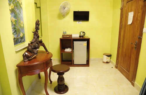 Sangkat Sla Kram Apartment | Apartment B with Swimming Pool - Champa Flower