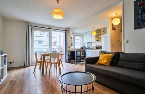 Saint-Maurice Pellevoisin Apartment | Apartment balcony/parking space near train station