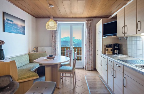 San Genesio Atesino Apartment | Apartment 'Beckenbinder Schlern' with Garden, Wi-Fi & Mountain View