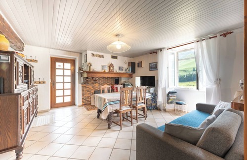 Accous Apartment | Apartment 'Bellevue Accous' with Mountain View, Private Terrace and Wi-Fi