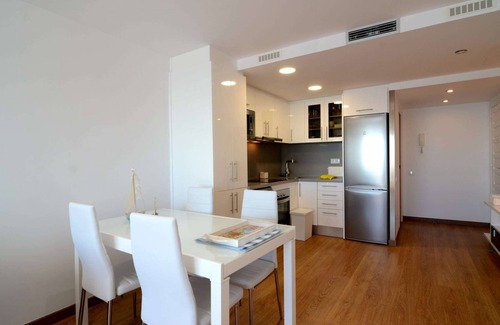 Pedrinya Apartment | Apartment by the Beach with Pool in Spain