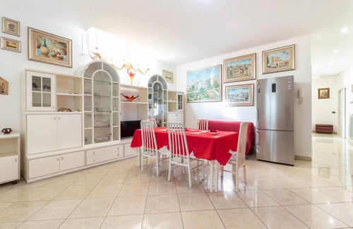 Santeramo in Colle Apartment | Apartment 'Casa Luxury' with Shared Terrace, Wi-Fi and Air Conditioning