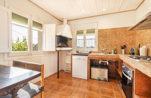 Casserres Apartment | Apartment 'Cal Viudet Nou' with Mountain View, Private Pool and Wi-Fi