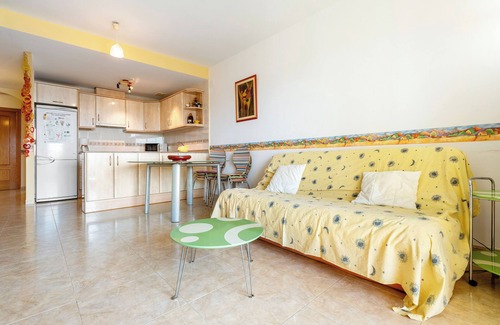 L'Ampolla Apartment | Apartment 'Cap Roig, Appartement Duplex' with Shared Pool, Private Terrace and Balcony
