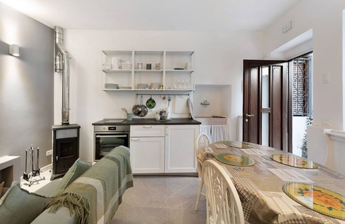 Tapigliano Apartment | Apartment 'Casa al Lago' with Shared Terrace