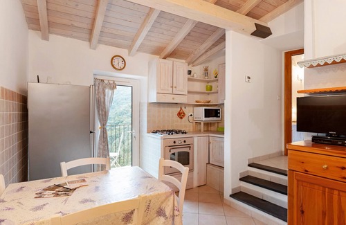 Apricale Apartment | Apartment 'Casa Reanna' with Mountain View, Balcony and Wi-Fi