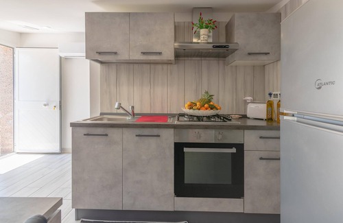 Syracuse Apartment | Apartment Casa Vacanza CeG con Piscina with Pool, Jacuzzi, Garden & Wi-Fi