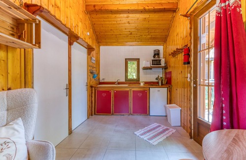 Vaulnaveys-le-Bas Apartment | Apartment 'Chalet Jacinthe' with Mountain View, Wi-Fi and Air Conditioning