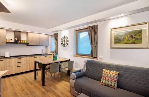 Isolaccia Apartment | Apartment 'Chalet Emma Isolaccia' with Mountain View, Private Terrace and Wi-Fi