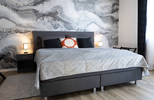 Weststadt Sudlicher Teil Apartment | Apartment 'City - Weststadt' with Balcony and Wi-Fi