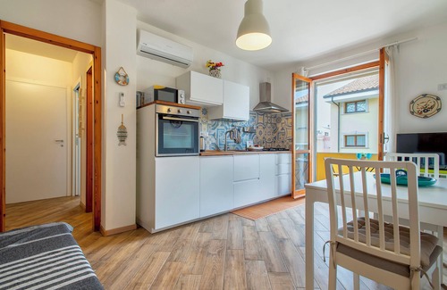 La Pietraia Apartment | Apartment 'Clhome 3 Minutues from the Beach' with Air Conditioning