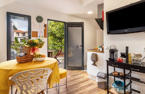 Ponta Delgada Apartment | Apartment 'Cork House - Fernandes Cottage' with Sea View, Wi-Fi and Air Conditioning