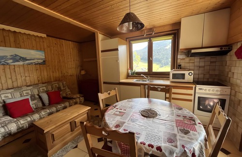 Morzine Apartment | Apartment 'D'arnica' with Mountain View, Balcony and Wi-Fi