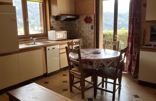 Morzine Apartment | Apartment 'D'arnica' with Mountain View, Balcony and Wi-Fi