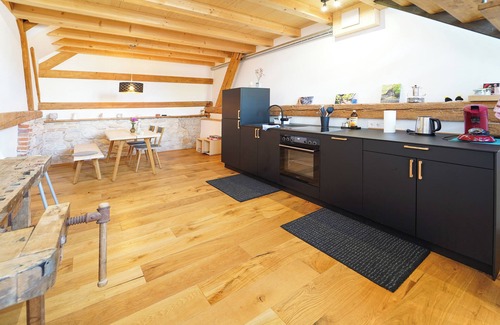 Sankt Georgen Apartment | Apartment 'Ferienhaus Freiburg - 2 Fewo' with Shared Terrace, Balcony and Wi-Fi