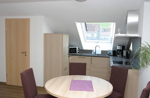 Gundelbach Apartment | Apartment 'Lemberger' with Shared Garden, Balcony and Wi-Fi
