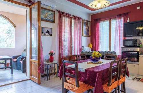Serre di Rapolano Apartment | Apartment "El Giardino delle Rose" with Private Terrace & Wi-Fi
