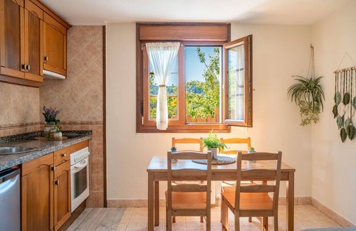 Soto de Cangas Apartment | Apartment 'El Portiellu 1' with Private Terrace and Wi-Fi