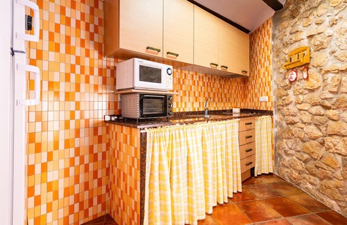 La Pobla de Benifassa Apartment | Apartment 'Loft Cuco' with Mountain View and Wi-Fi