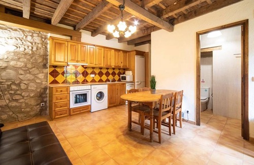 Les Planes d'Hostoles Apartment | Apartment with Balcony