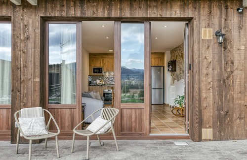 La Vall d'en Bas Apartment | Apartment 'La Cabanya De La Rovira - Baix' with Mountain View, Terrace and Wi-Fi