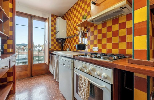 San Sadurni Apartment | Apartment 'Encantador Loft' with Mountain View, Wi-Fi and Air Conditioning
