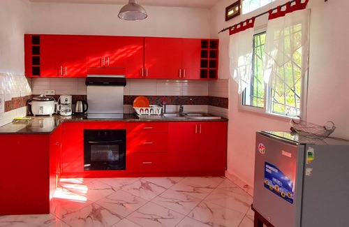 Mahajanga Apartment | Apartment F4 Londres piscine terrasse coin barbecue. 3 km from the city center!