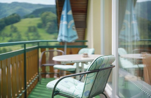 Glottertal Apartment | Apartment 'Familiensuite 8' with Mountain View, Shared Terrace and Wi-Fi