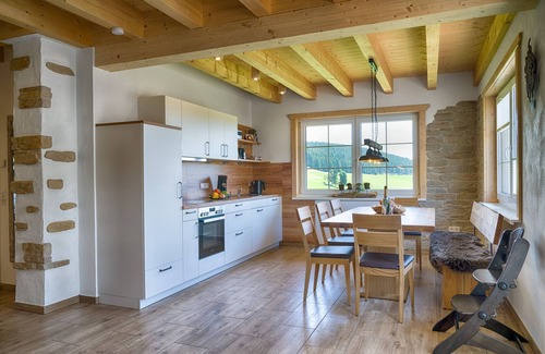 Schollach Apartment | Apartment 'Felsenstüble' with Private Terrace, Shared Garden and Wi-Fi