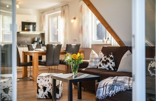 Winden im Elztal Apartment | Apartment 'Ferienwohnung Heuboden' with Shared Terrace, Shared Garden and Wi-Fi