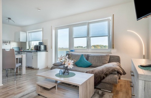 Schnetzenhausen Apartment | Apartment "Ferien am See 8" with Garden & Wi-Fi