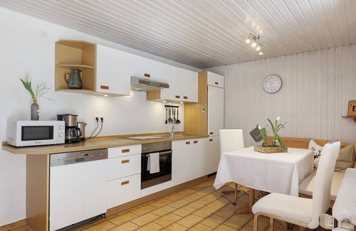 Kirchzarten Apartment | Apartment 'Ferienwohnung Zitrone' with Mountain View, Private Terrace and Wi-Fi