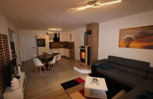 Baerenstein Apartment | Apartment 'Ferienwohnung Am Bärenstein' with Balcony and Wi-Fi