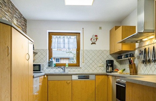 Tennenbronn Apartment | Apartment 'Ferienwohnung O' with Shared Terrace, Shared Garden and Wi-Fi